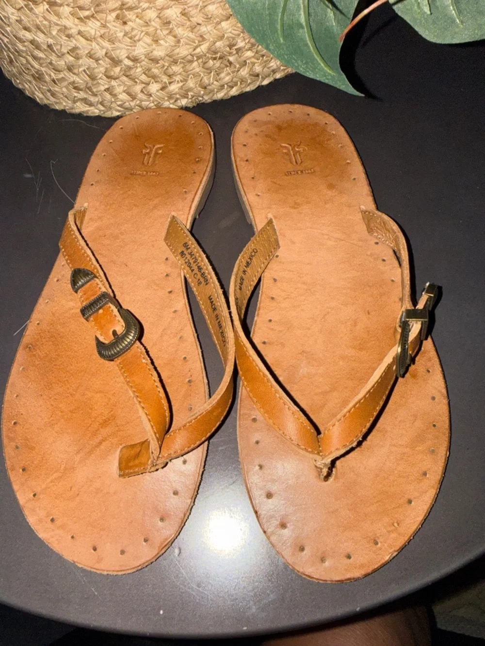 Frye Leather Buckle Thong Sandals in Tan Size 6 Made in Mexico - Picture 2 of 11